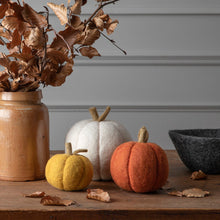 Load image into Gallery viewer, Felt Pumpkins