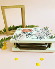Load image into Gallery viewer, Flower Press and Floater Frame Kit