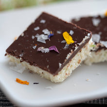 Load image into Gallery viewer, Floral Garnishing Salt