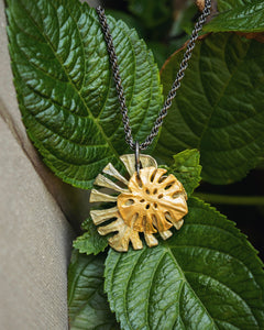 Monstera necklace