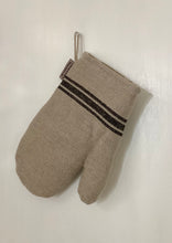 Load image into Gallery viewer, French Linen Oven Mitt
