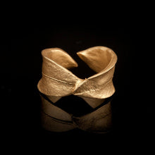 Load image into Gallery viewer, Mountain Laurel Ring
