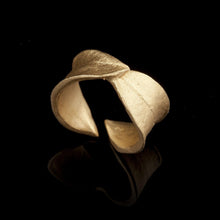 Load image into Gallery viewer, Mountain Laurel Ring
