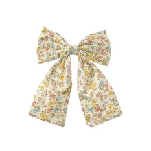 Load image into Gallery viewer, Big Floral Bow Clip

