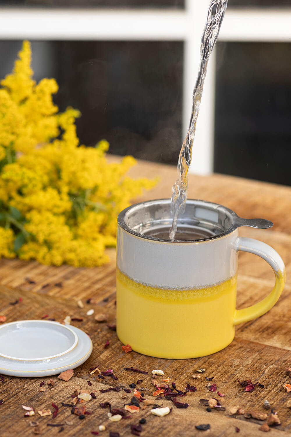 Mug w/ tea strainer